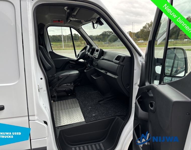 RenaultMaster 135 L3H2 Achteruitrijcamera + PostNL inrichting