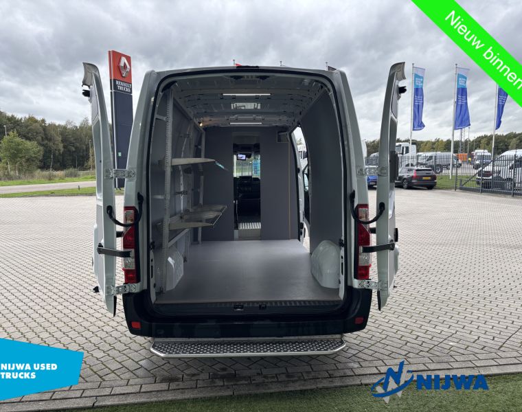 RenaultMaster 135 L3H2 Achteruitrijcamera + PostNL inrichting