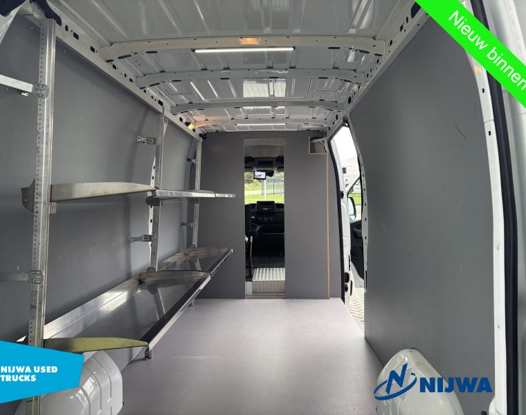 RenaultMaster 135 L3H2 Achteruitrijcamera + PostNL inrichting