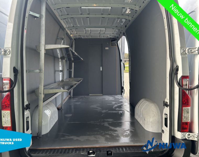 RenaultMaster T35 135 L3H2 Navigatie + PostNL inrichting