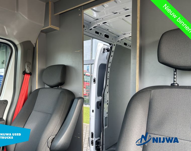 RenaultMaster T35 135 L3H2 Navigatie + PostNL inrichting