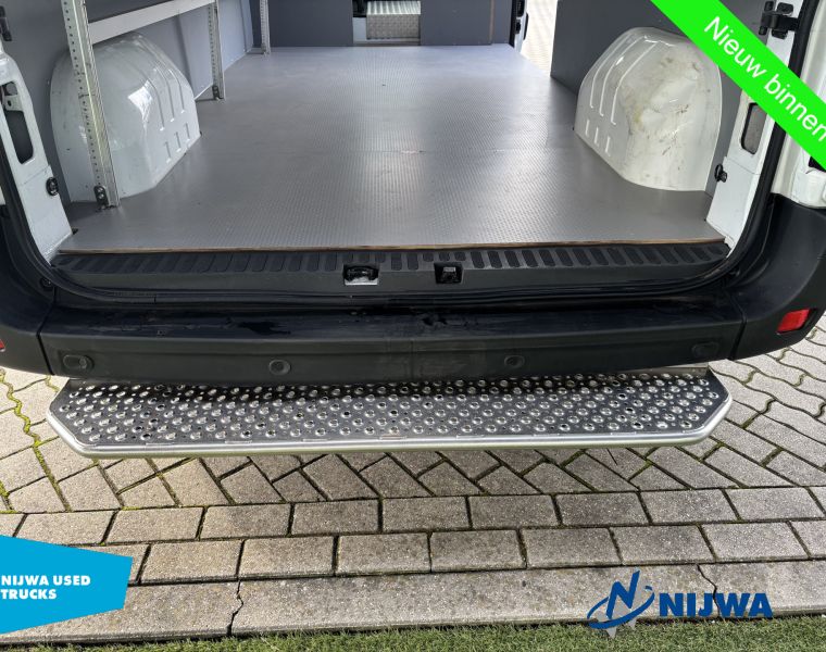 RenaultMaster 135 L3H2 Parkeersensoren + PostNL inrichting